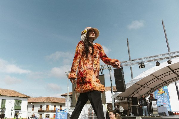 Comment choisir des chaussures en daim pour un look de soirée sophistiqué?