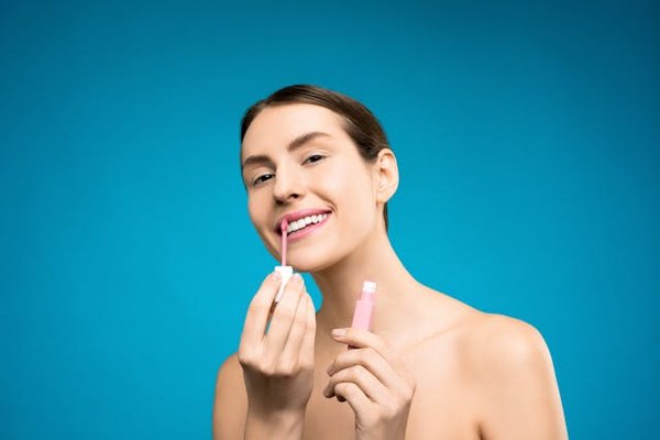 Comment choisir des produits de maquillage bio et écoresponsables pour une routine beauté saine?